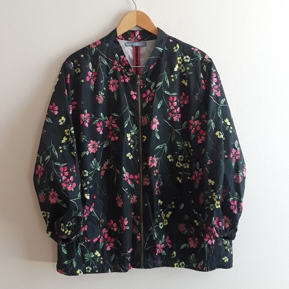 Signature Weekend Jackets & Blazers - Floral Rain Jacket Size 1X